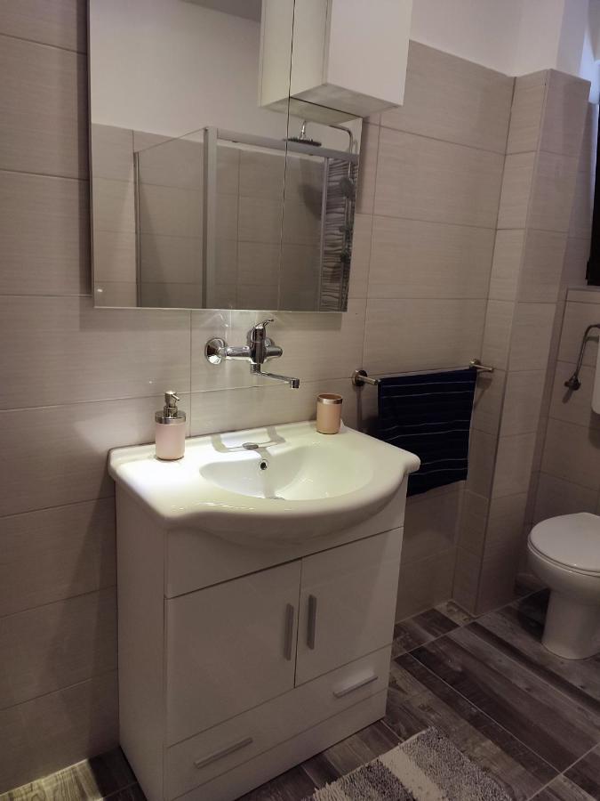 Ferienwohnung Dubravka Dinjiška Exterior foto